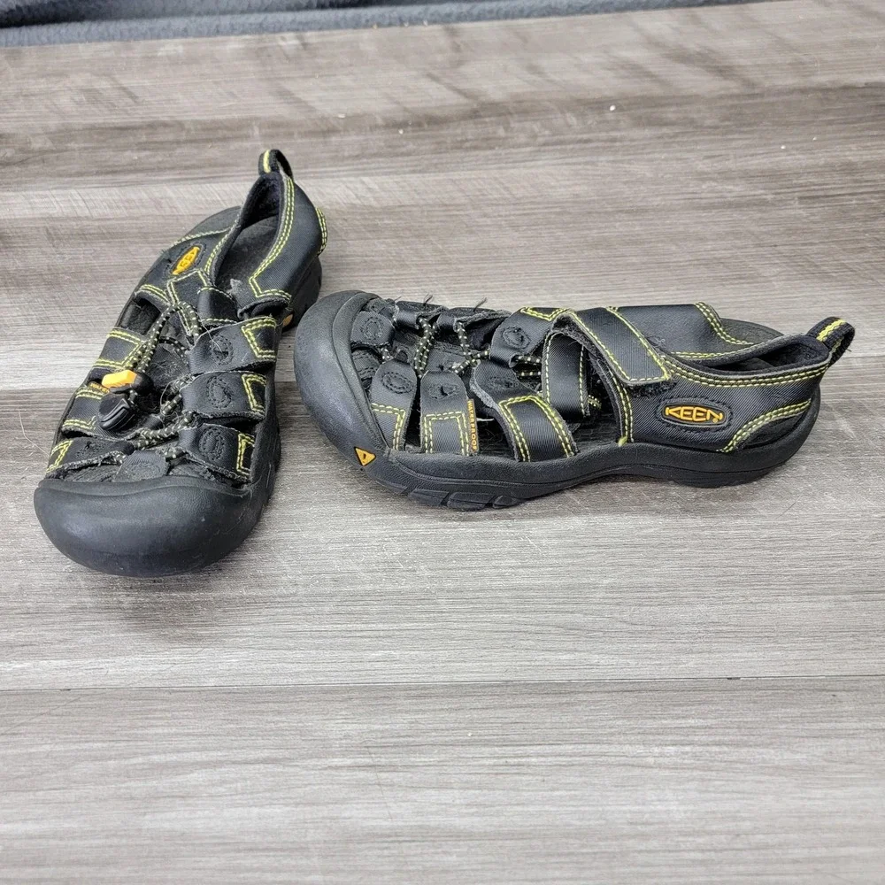 Keen Newport H2 Shoes kids size Black Yellow Waterproof Sandals Outdoor Hiking